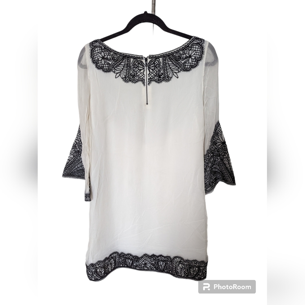 Alice + Olivia White Mini Dress with Black Lace Trim - Picture 2 of 8